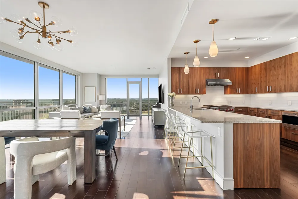 222 West Avenue #1901 Austin, TX 78701