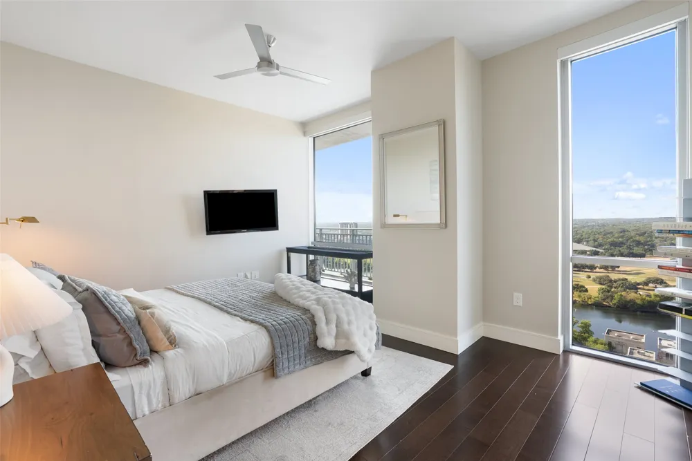 222 West Avenue #1901 Austin, TX 78701