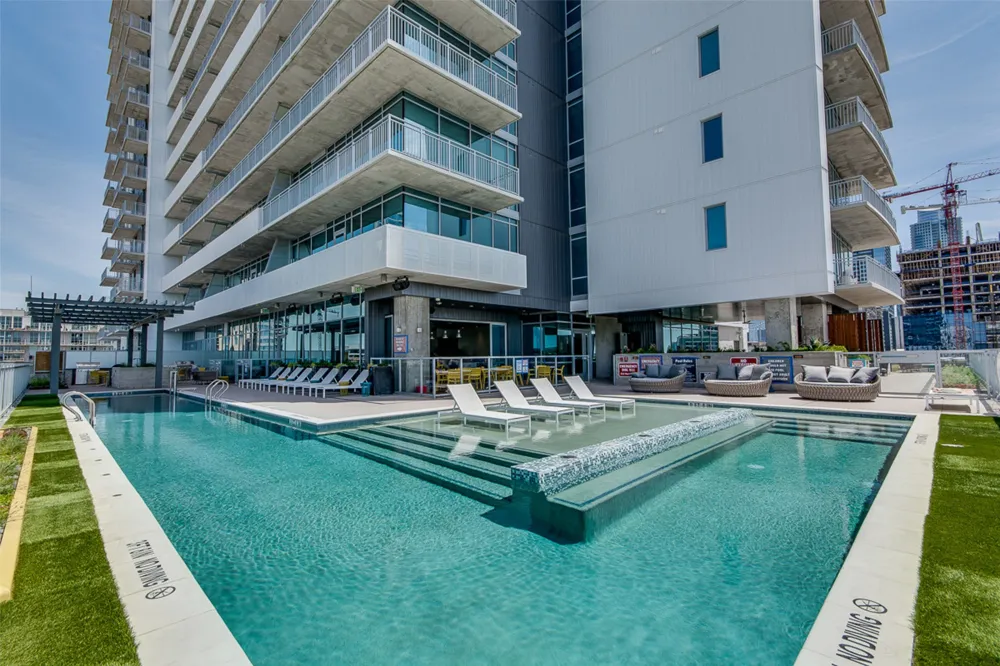 222 West Avenue #1901 Austin, TX 78701