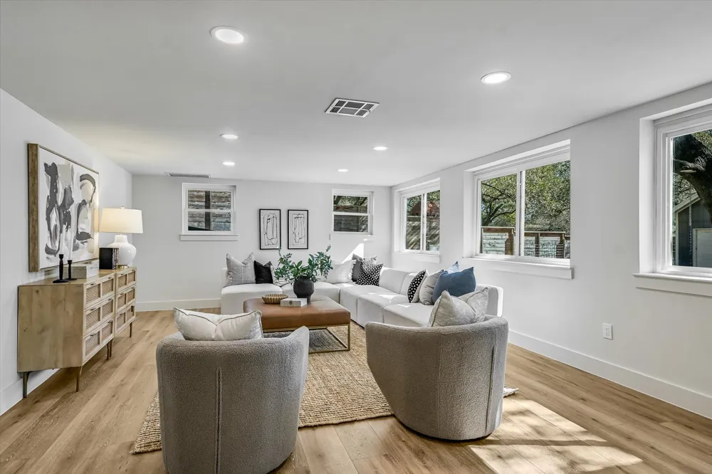 6111 Hudson Bend Road Austin, TX 78734