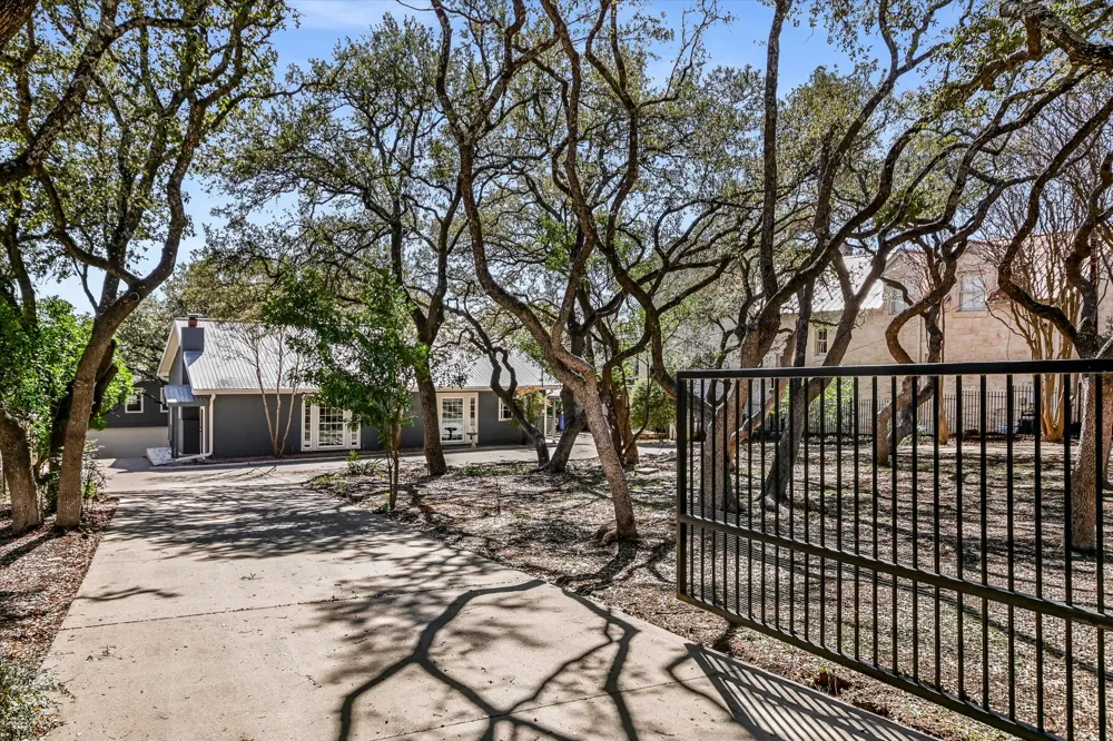 6111 Hudson Bend Road Austin, TX 78734