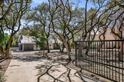 6111 Hudson Bend Road