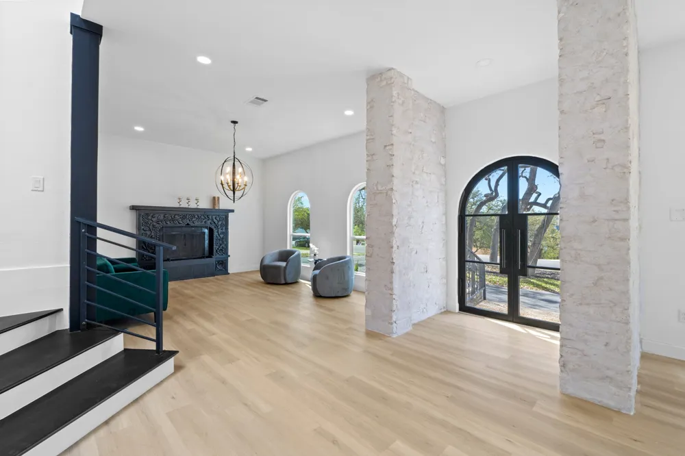 18702 Lakeland Drive Point Venture, TX 78645