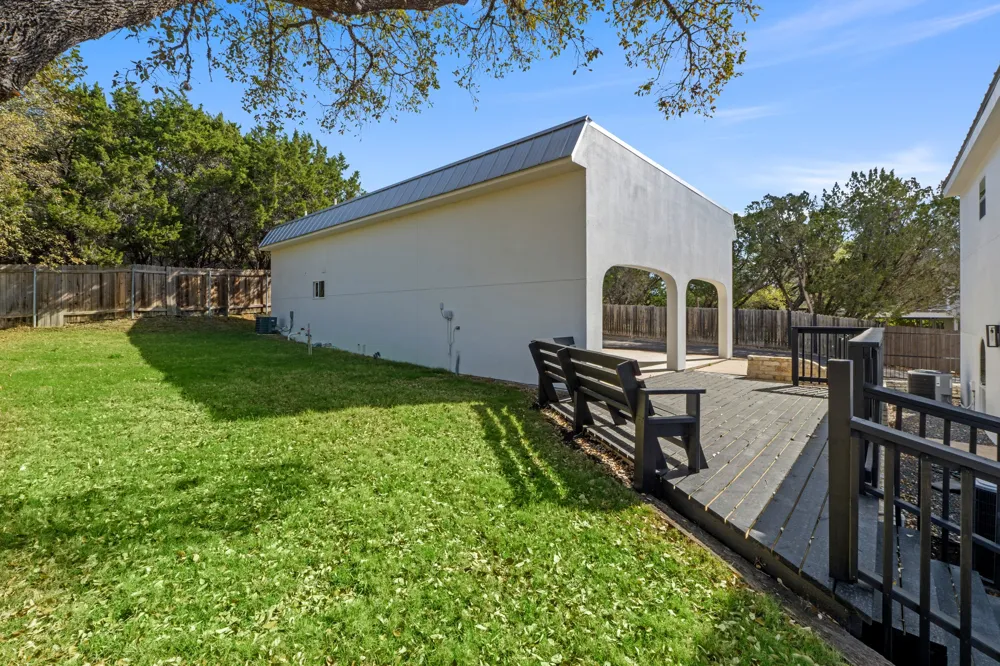 18702 Lakeland Drive Point Venture, TX 78645