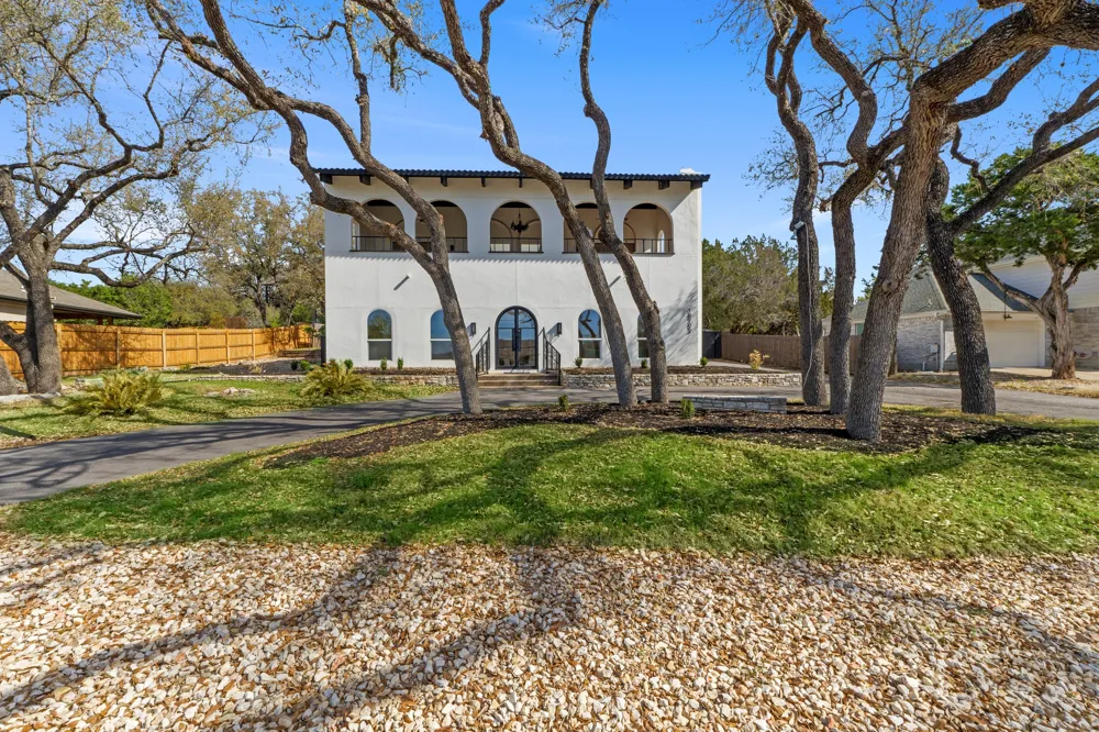 18702 Lakeland Drive Point Venture, TX 78645