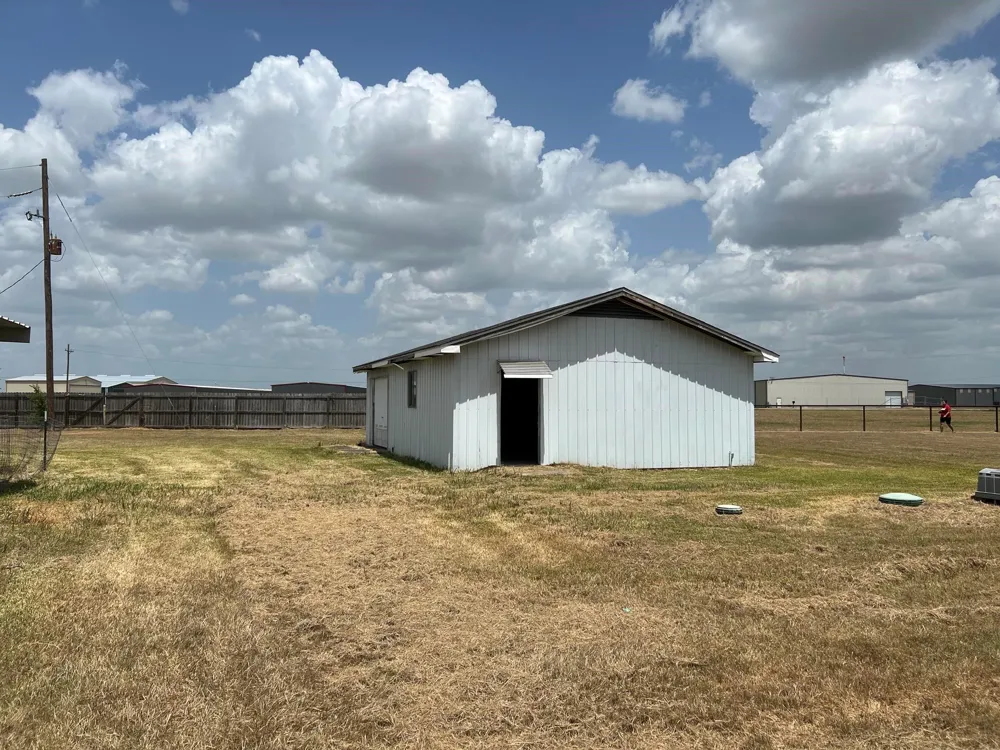 918 Fairway Drive Navasota, TX 77868