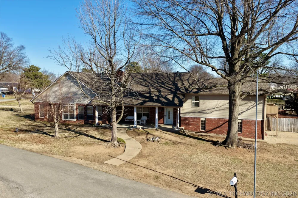 1002 W Knisley Avenue Checotah, OK 74426