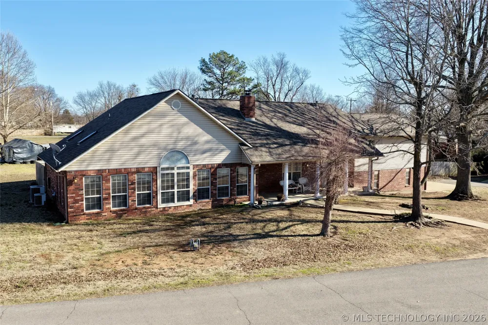 1002 W Knisley Avenue Checotah, OK 74426