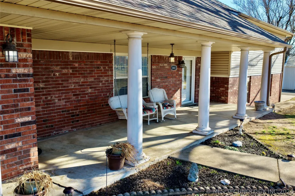 1002 W Knisley Avenue Checotah, OK 74426