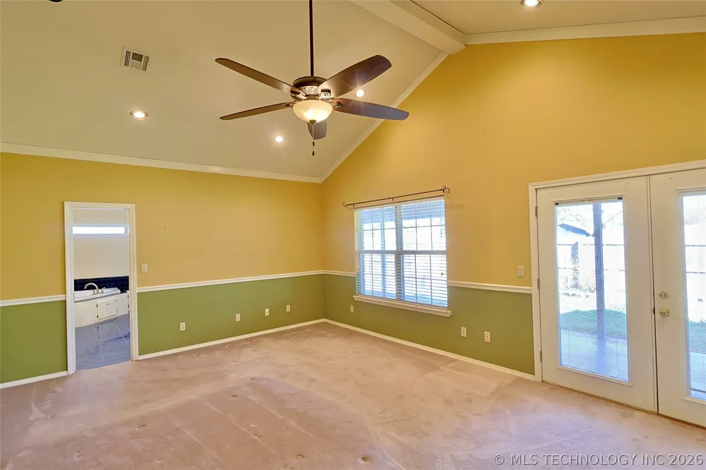 1002 W Knisley Avenue Checotah, OK 74426