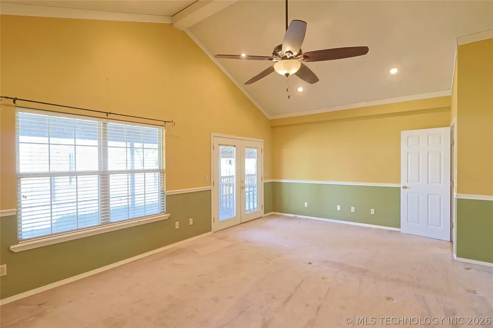 1002 W Knisley Avenue Checotah, OK 74426