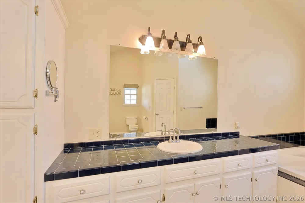 1002 W Knisley Avenue Checotah, OK 74426