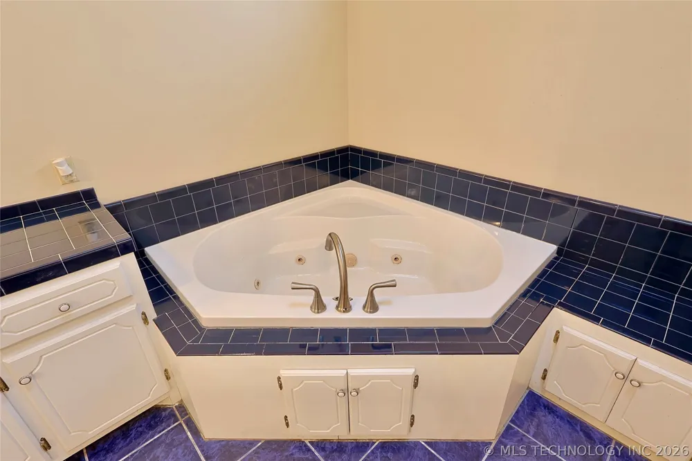 1002 W Knisley Avenue Checotah, OK 74426