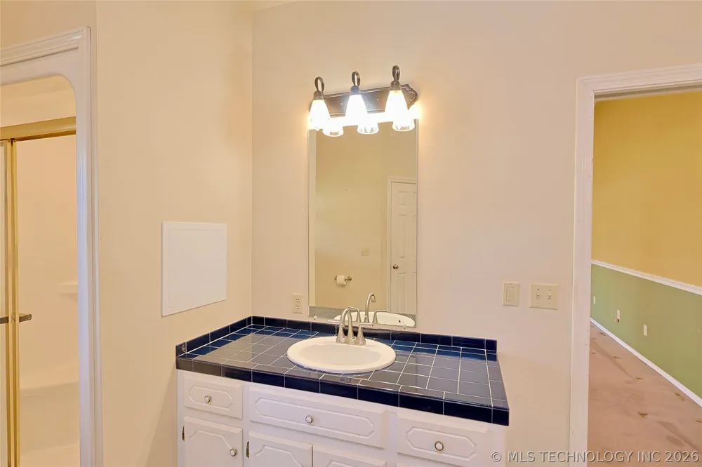 1002 W Knisley Avenue Checotah, OK 74426