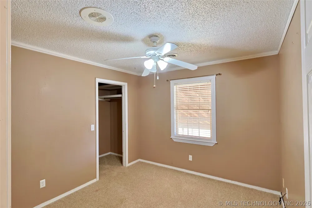 1002 W Knisley Avenue Checotah, OK 74426