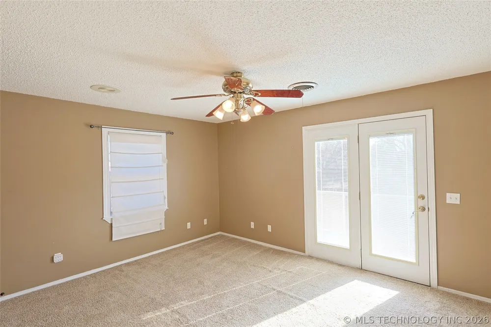 1002 W Knisley Avenue Checotah, OK 74426