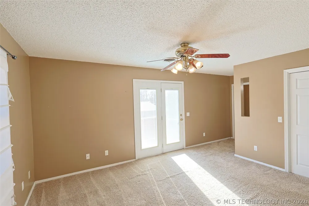 1002 W Knisley Avenue Checotah, OK 74426