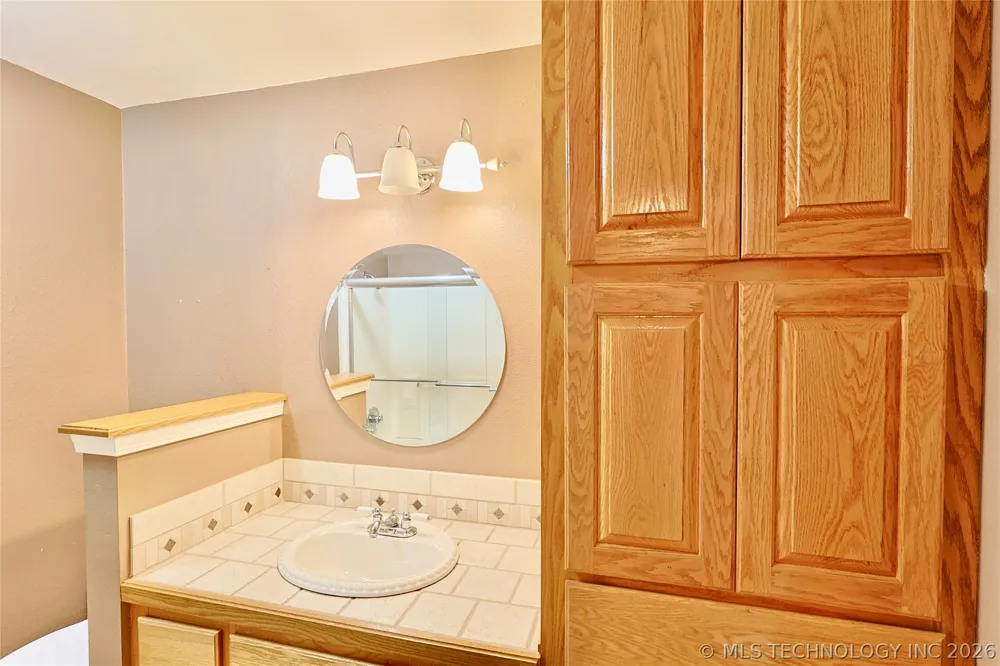 1002 W Knisley Avenue Checotah, OK 74426