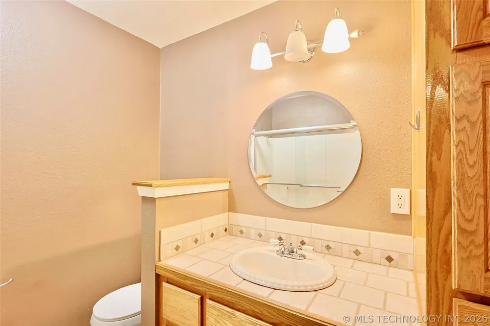 1002 W Knisley Avenue Checotah, OK 74426
