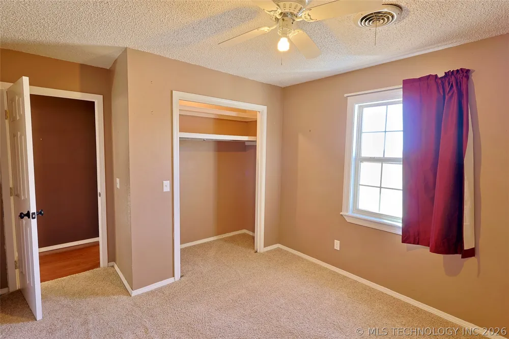 1002 W Knisley Avenue Checotah, OK 74426