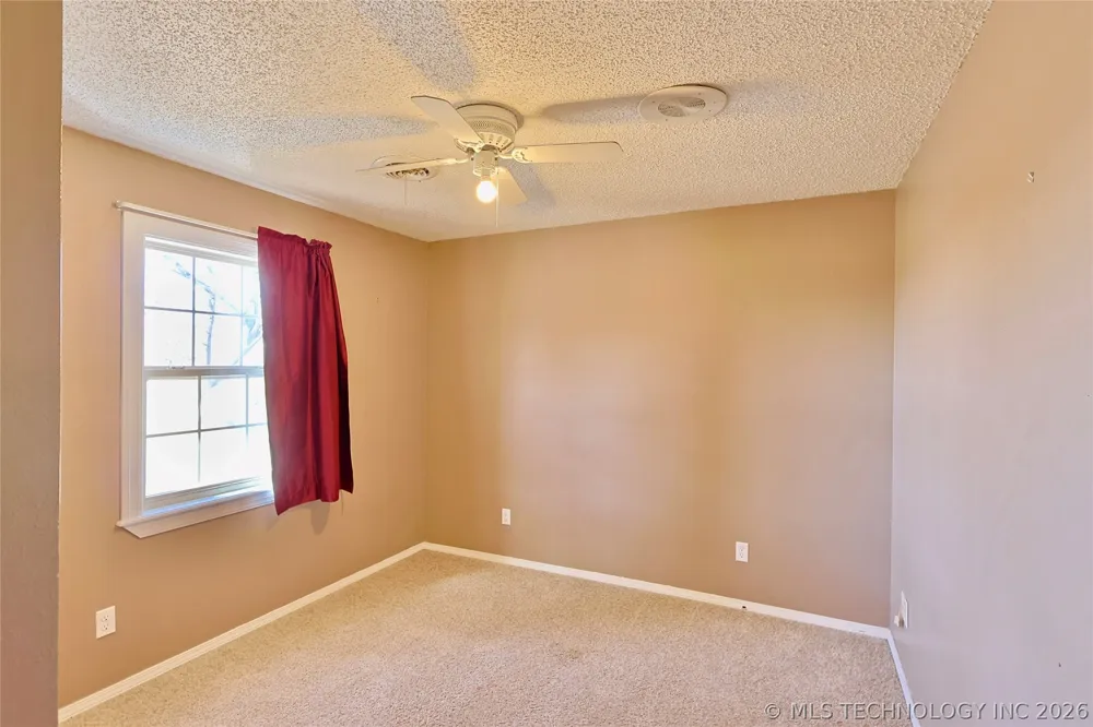 1002 W Knisley Avenue Checotah, OK 74426