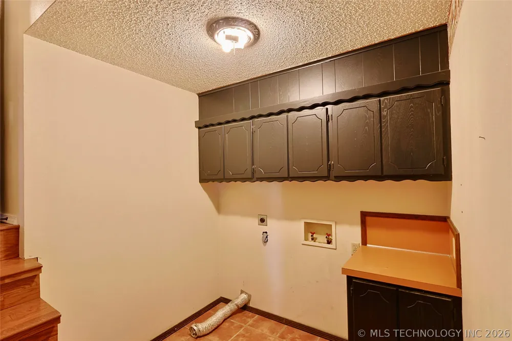 1002 W Knisley Avenue Checotah, OK 74426