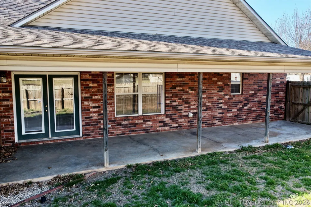 1002 W Knisley Avenue Checotah, OK 74426
