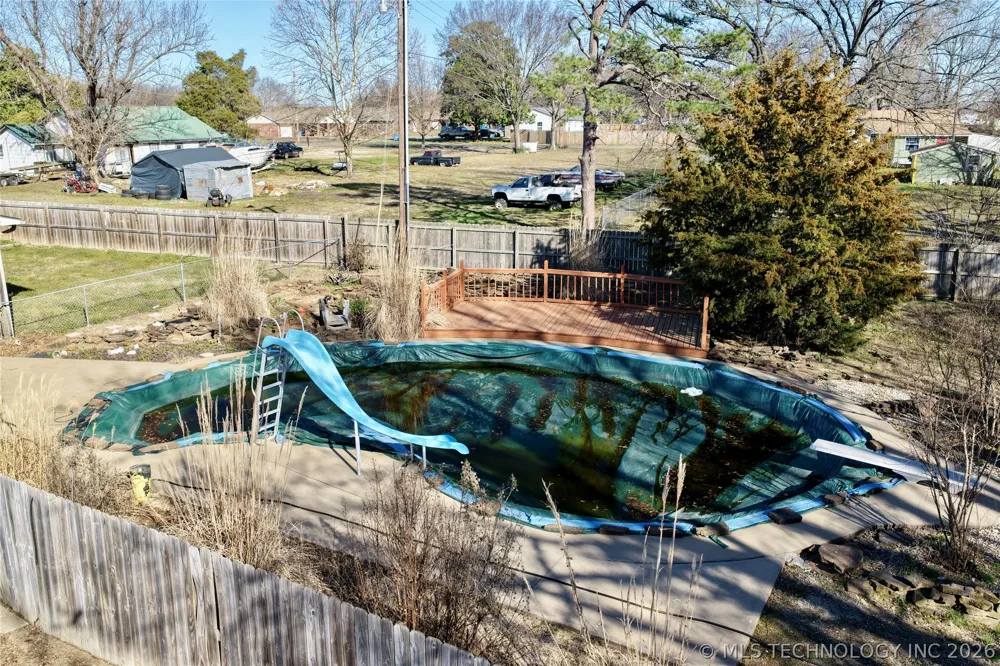 1002 W Knisley Avenue Checotah, OK 74426