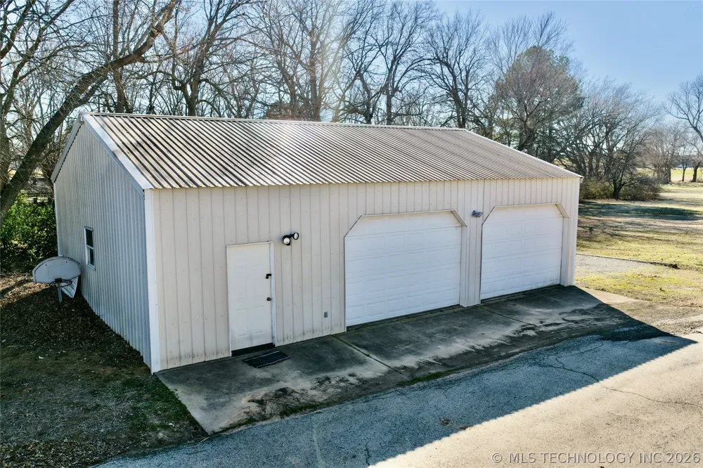 1002 W Knisley Avenue Checotah, OK 74426