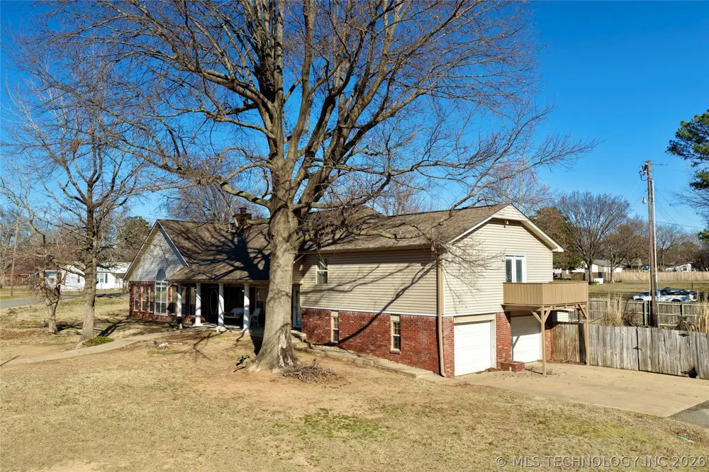 1002 W Knisley Avenue Checotah, OK 74426
