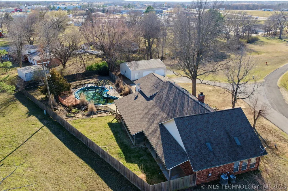1002 W Knisley Avenue Checotah, OK 74426