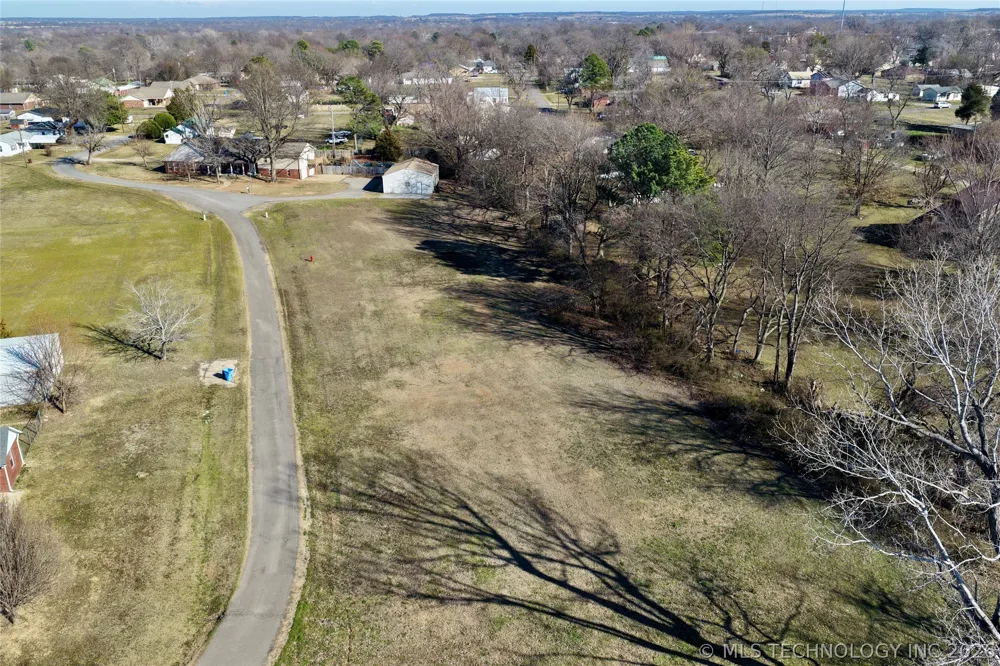 1002 W Knisley Avenue Checotah, OK 74426