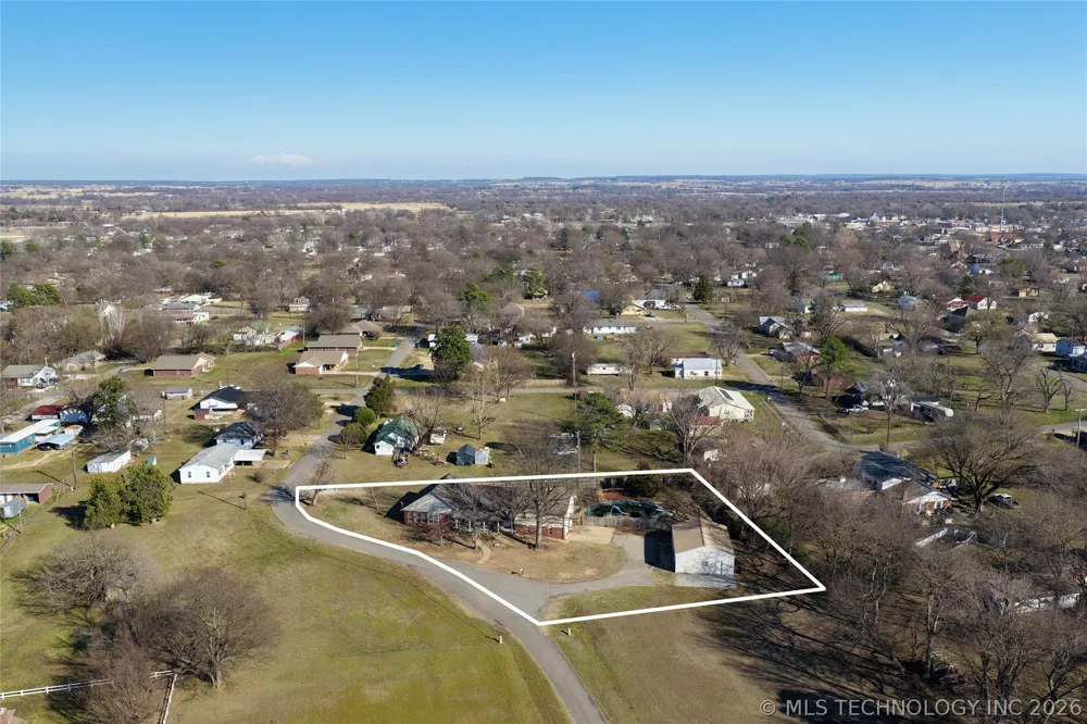 1002 W Knisley Avenue Checotah, OK 74426