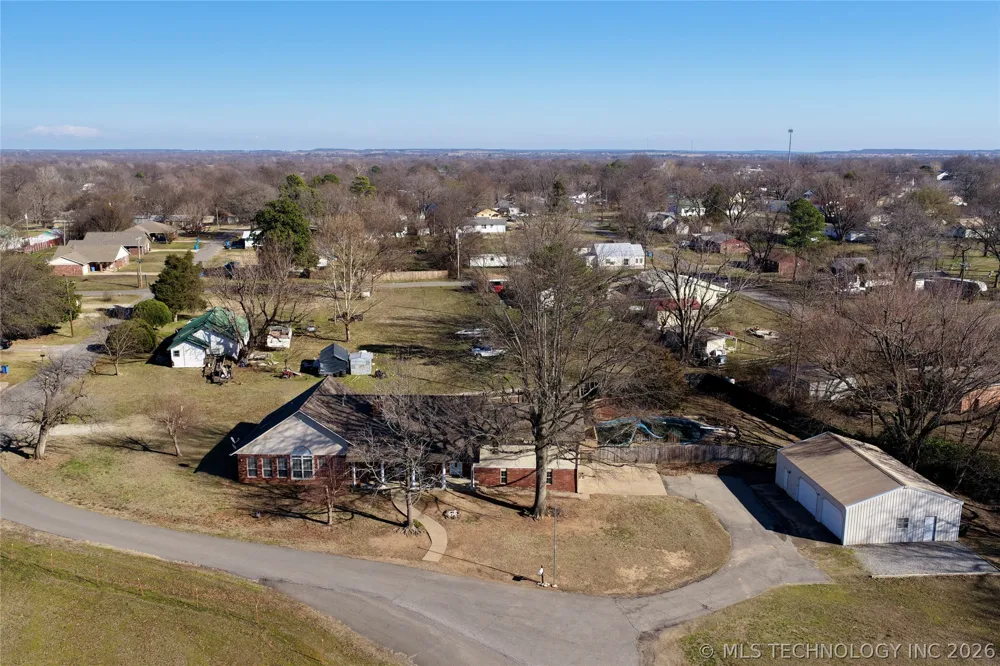 1002 W Knisley Avenue Checotah, OK 74426