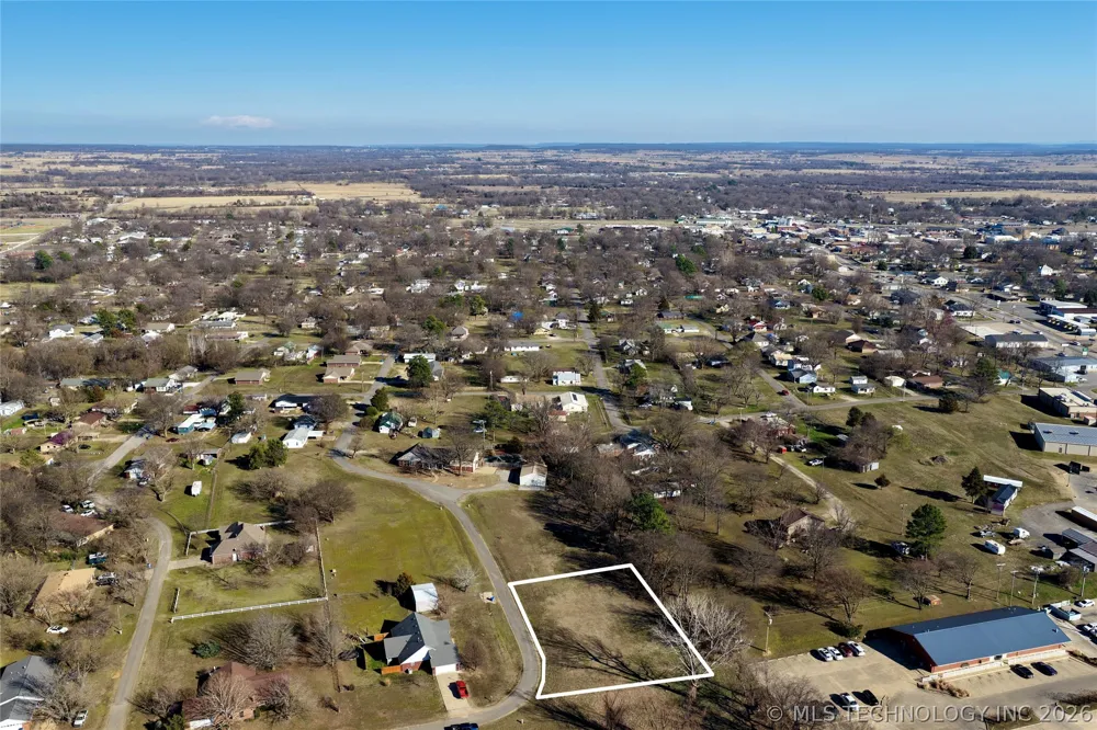 1002 W Knisley Avenue Checotah, OK 74426