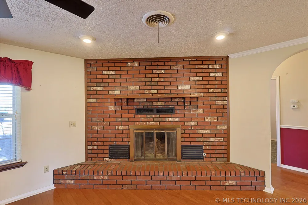 1002 W Knisley Avenue Checotah, OK 74426