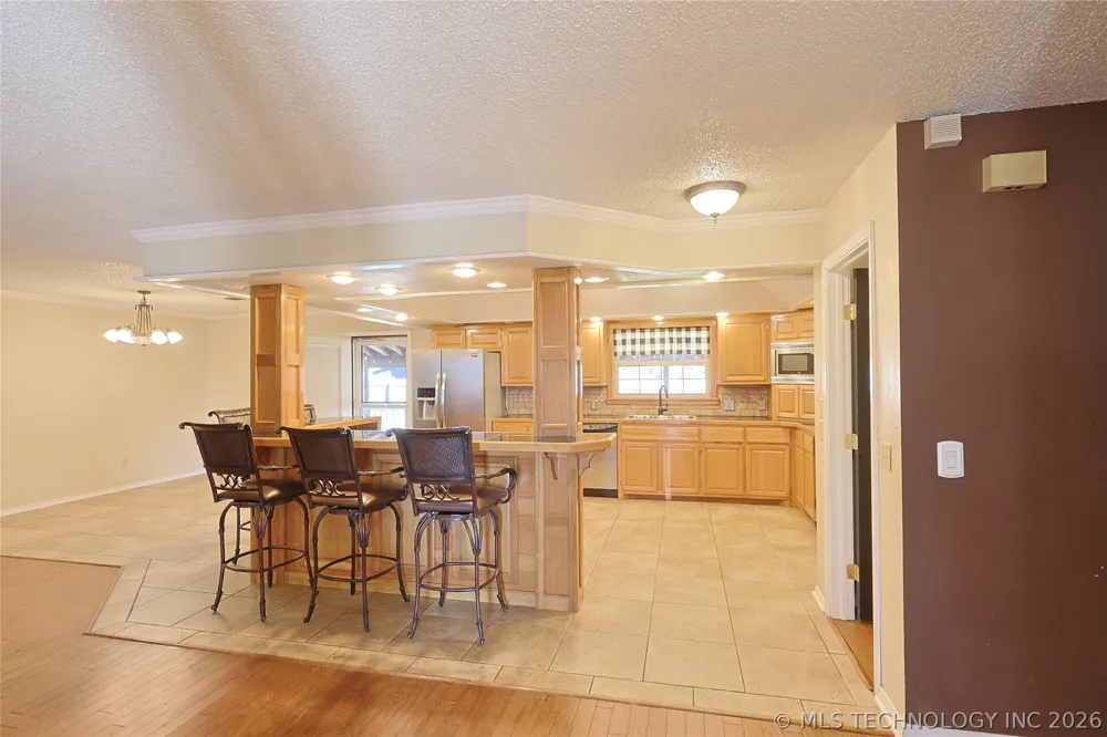 1002 W Knisley Avenue Checotah, OK 74426