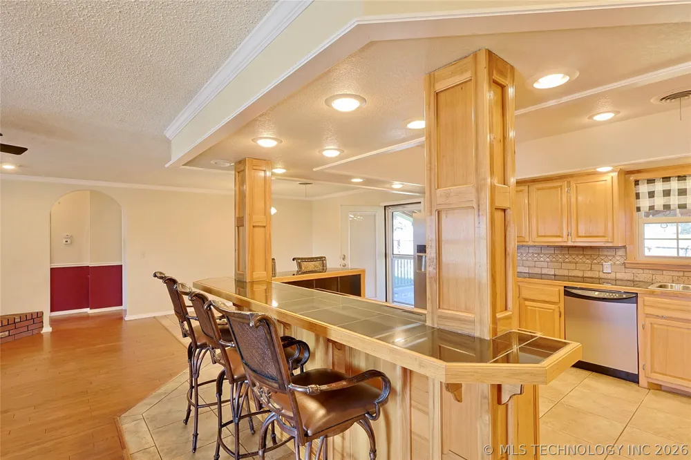 1002 W Knisley Avenue Checotah, OK 74426