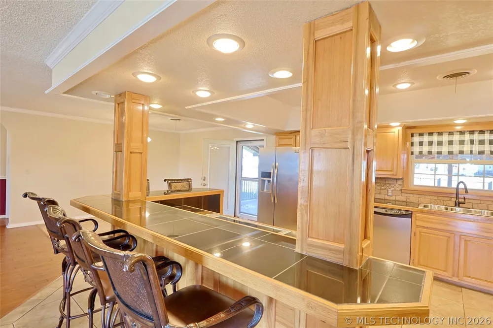1002 W Knisley Avenue Checotah, OK 74426