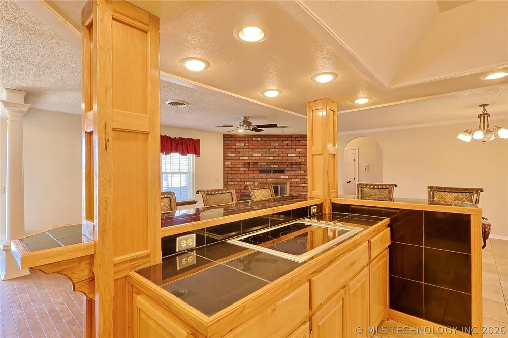 1002 W Knisley Avenue Checotah, OK 74426