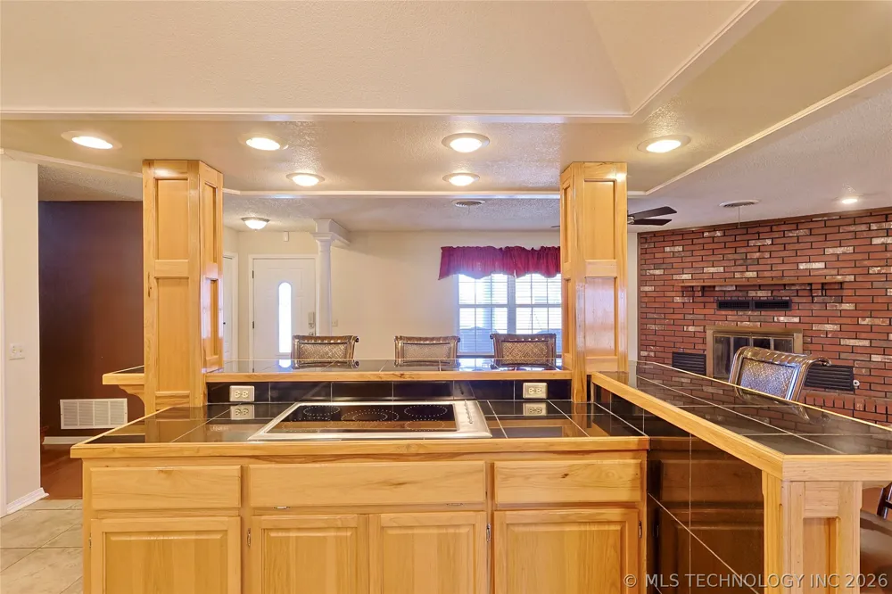 1002 W Knisley Avenue Checotah, OK 74426