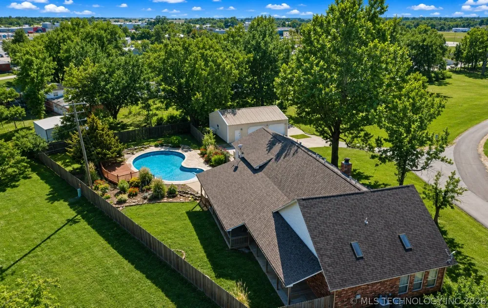1002 W Knisley Avenue Checotah, OK 74426