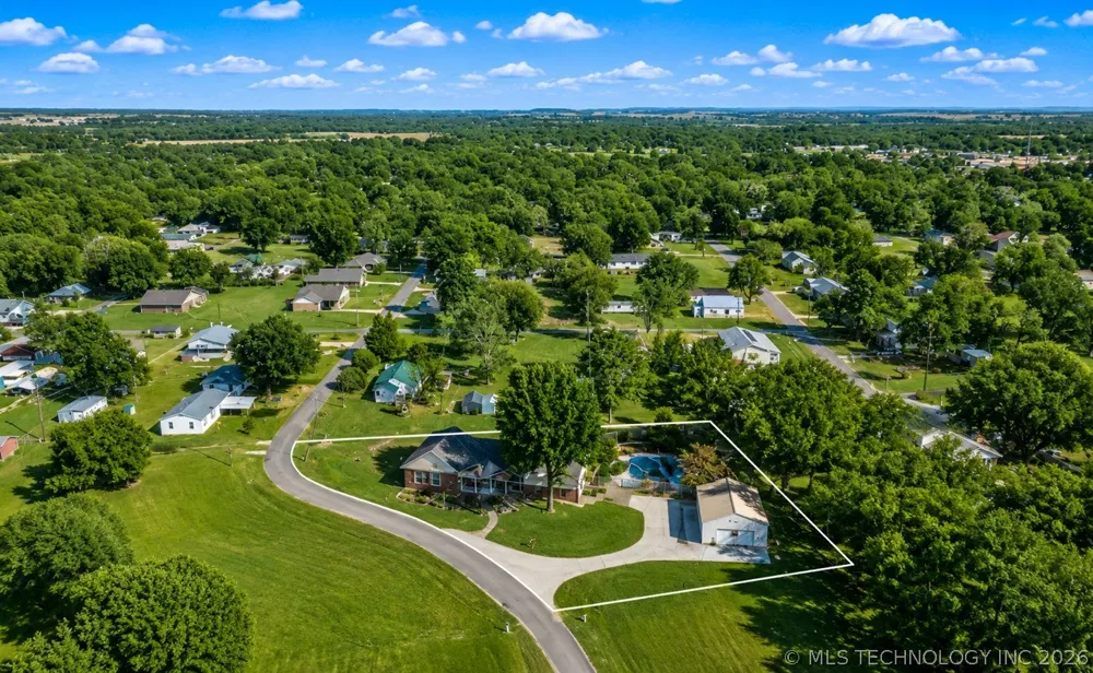 1002 W Knisley Avenue Checotah, OK 74426