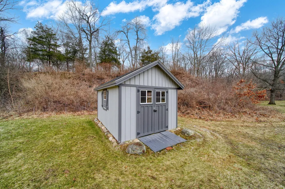228 Oak Grove Drive Brooklyn, MI 49230