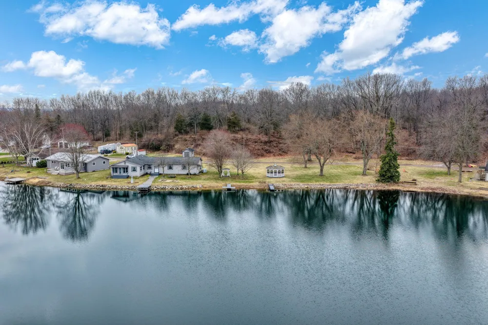 228 Oak Grove Drive Brooklyn, MI 49230