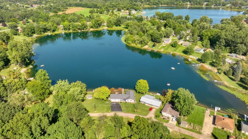 228 Oak Grove Drive Brooklyn, MI 49230
