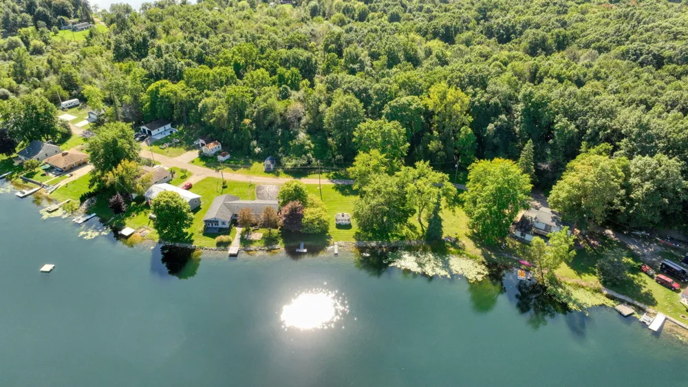 228 Oak Grove Drive Brooklyn, MI 49230