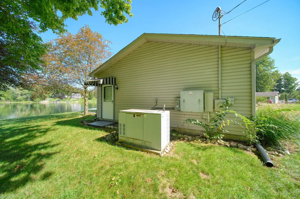 228 Oak Grove Drive Brooklyn, MI 49230