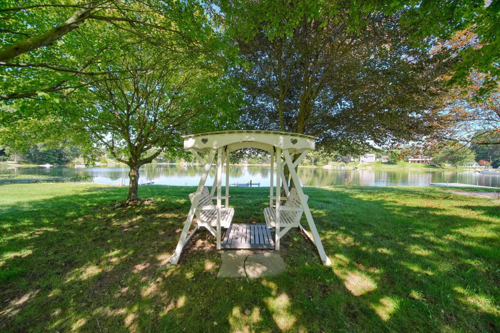 228 Oak Grove Drive Brooklyn, MI 49230