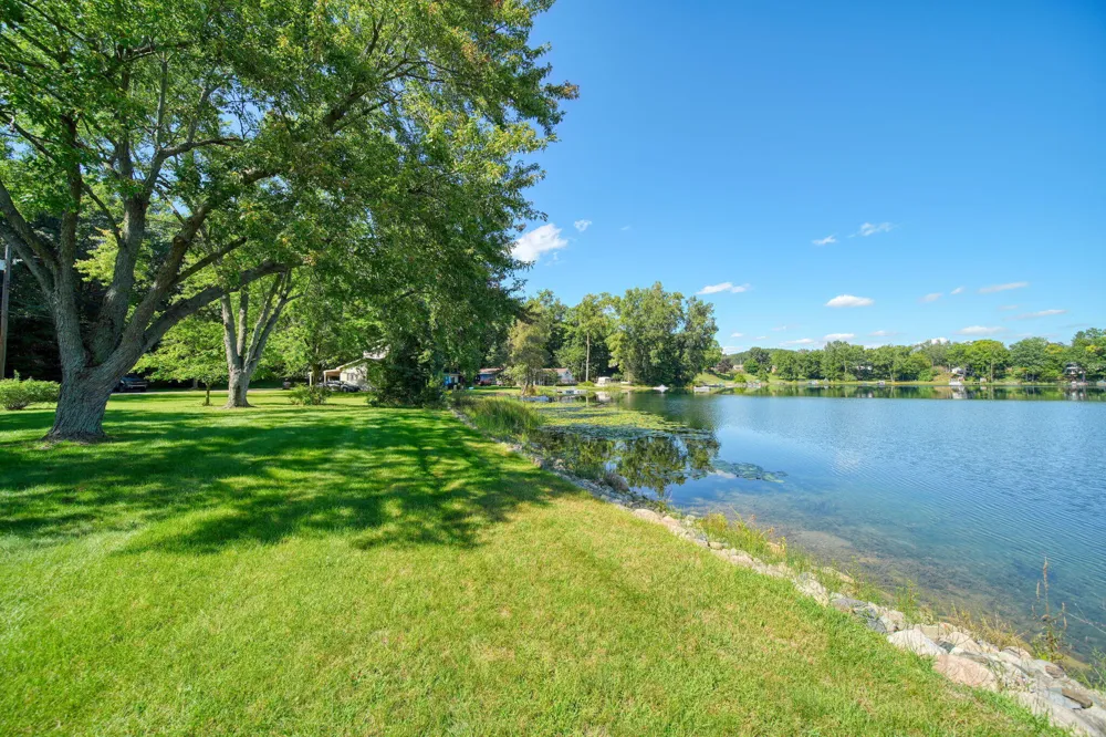 228 Oak Grove Drive Brooklyn, MI 49230